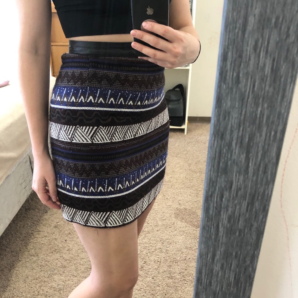 ✨ 3 for 30 ✨ H&M Aztec skirt
